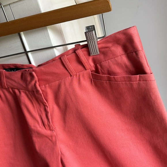 Coral Bermuda Shorts. Size 4 - Picture 3 of 9